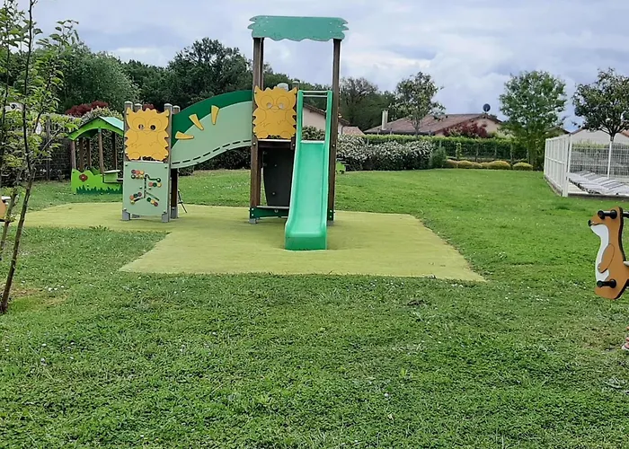 Сasa de vacaciones In Near Golf Course Les Forges (Deux-Sevres)