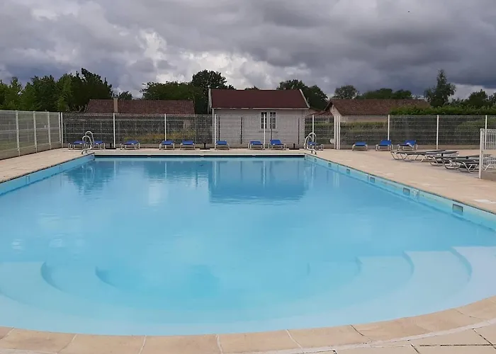 Сasa de vacaciones In Near Golf Course Les Forges (Deux-Sevres)